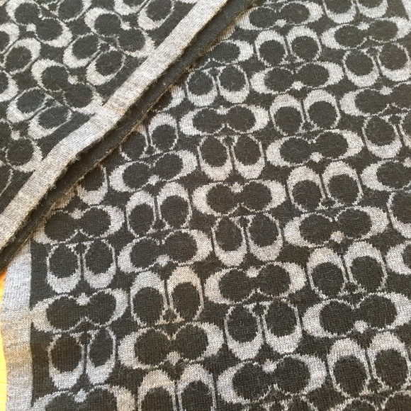 Coach 💯 Merino Wool Black/Grey Scarf - Picture 3 of 4